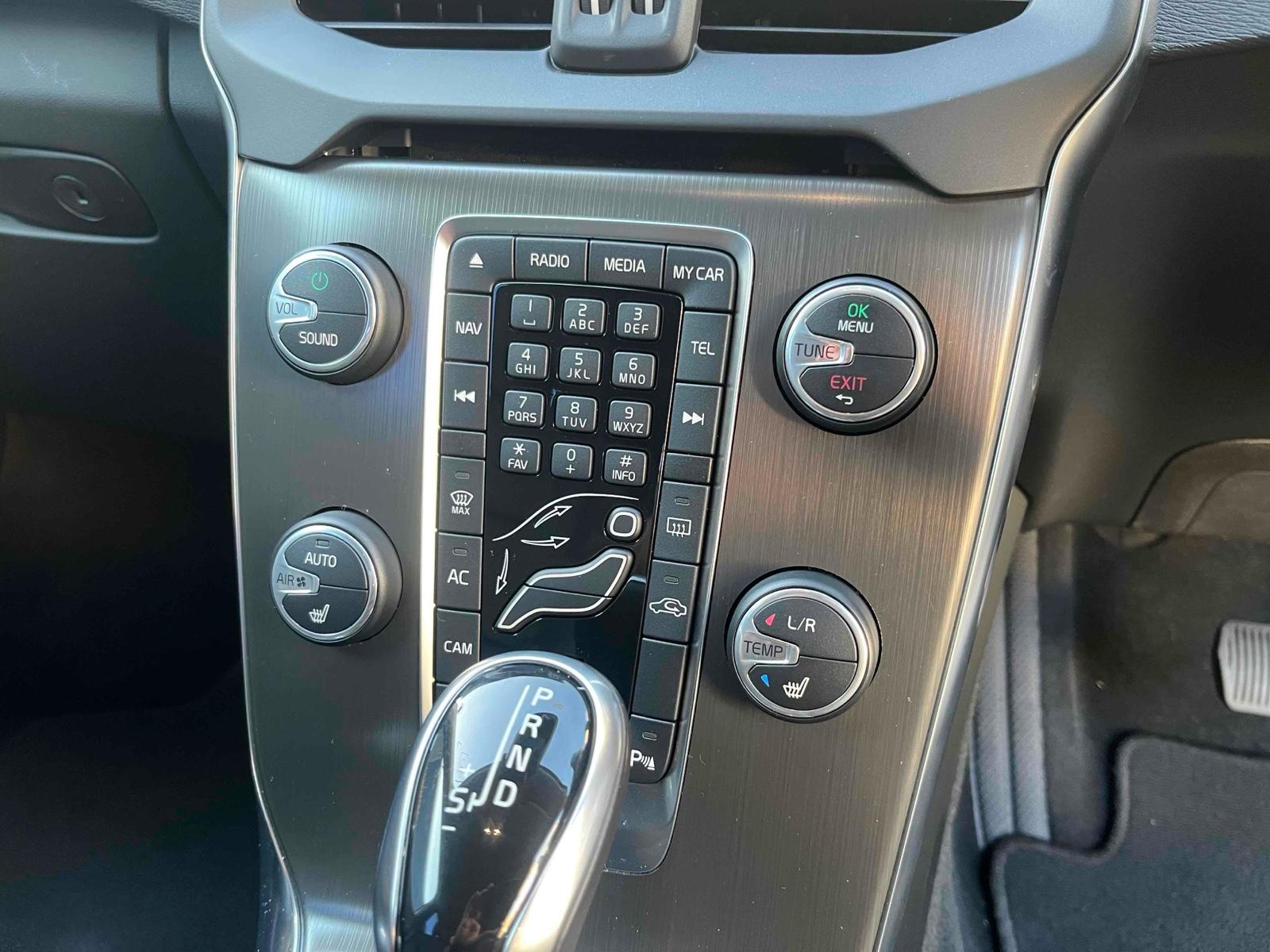 Volvo V40 1.6 V40 (2012)