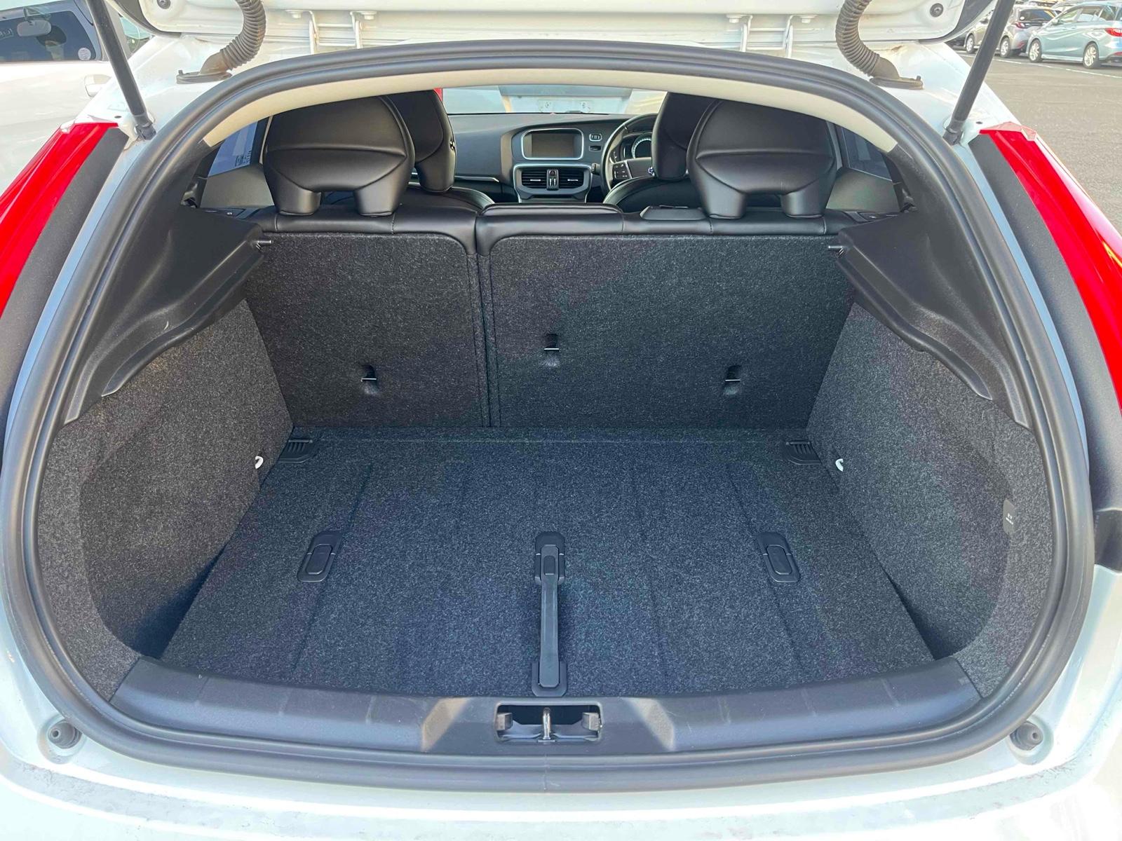 Volvo V40 1.6 V40 (2012)