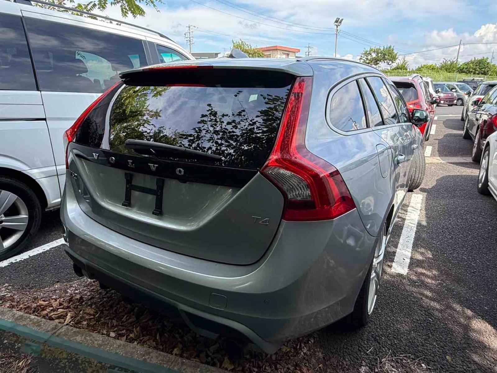 Volvo V60 1.6 T4 R-Design Lux Nav Estate 5dr Petrol Powershift Euro 5 (180 ps)