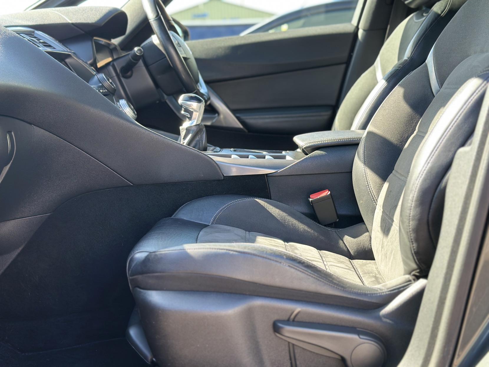 DS AUTOMOBILES DS 5 1.6 BlueHDi Elegance Hatchback 5dr Diesel Manual Euro 6 (s/s) (120 ps)