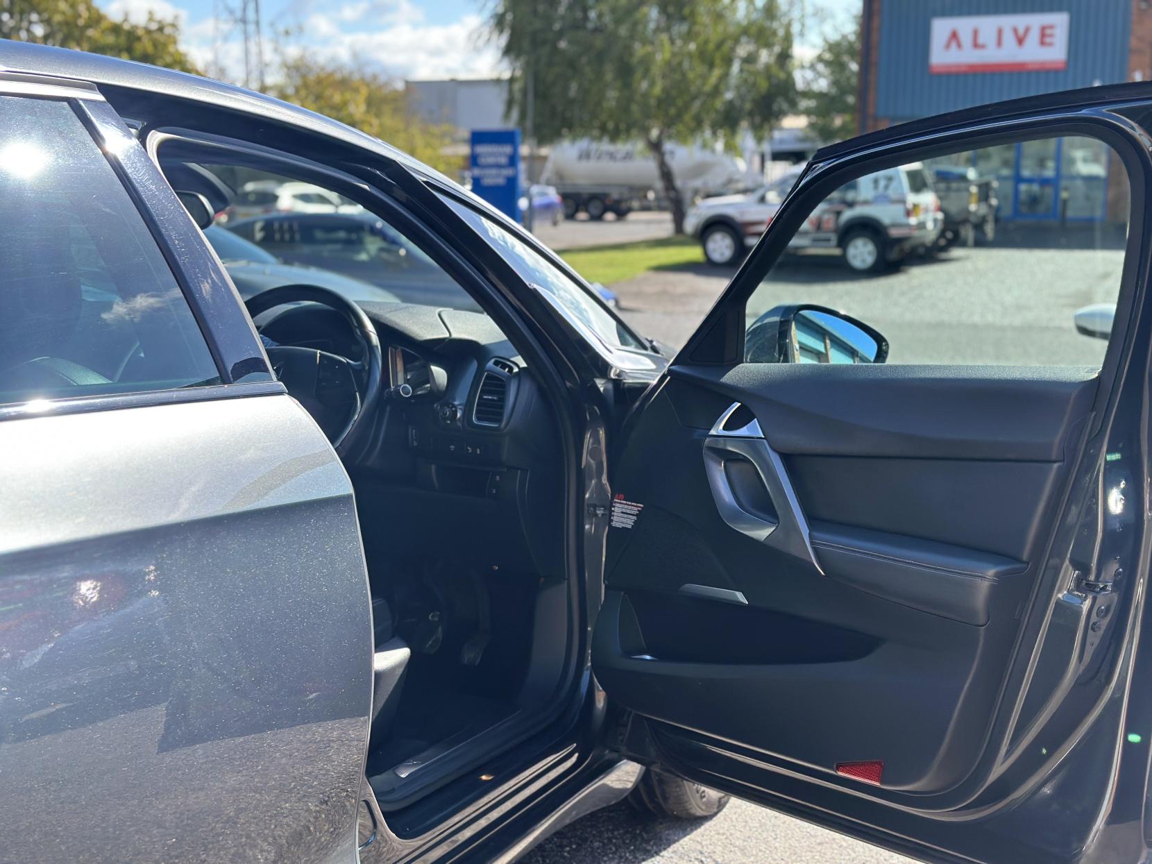 DS AUTOMOBILES DS 5 1.6 BlueHDi Elegance Hatchback 5dr Diesel Manual Euro 6 (s/s) (120 ps)