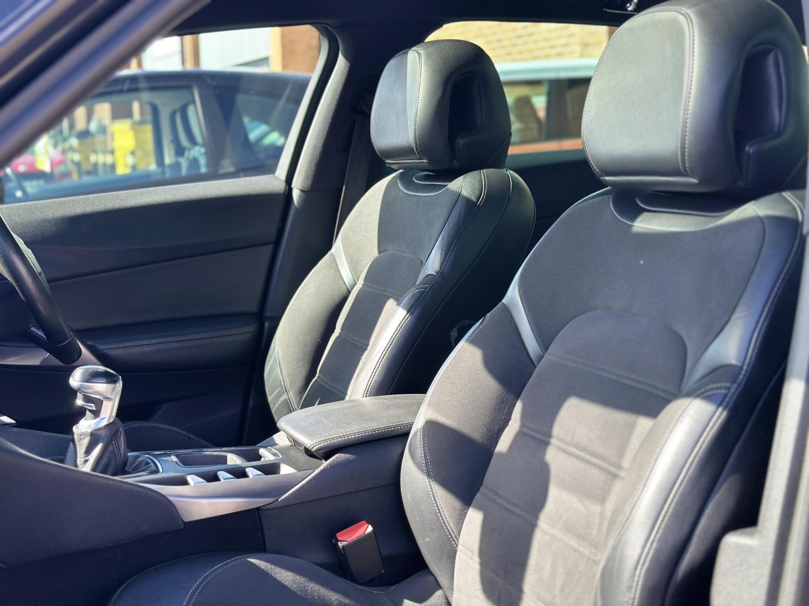 DS AUTOMOBILES DS 5 1.6 BlueHDi Elegance Hatchback 5dr Diesel Manual Euro 6 (s/s) (120 ps)