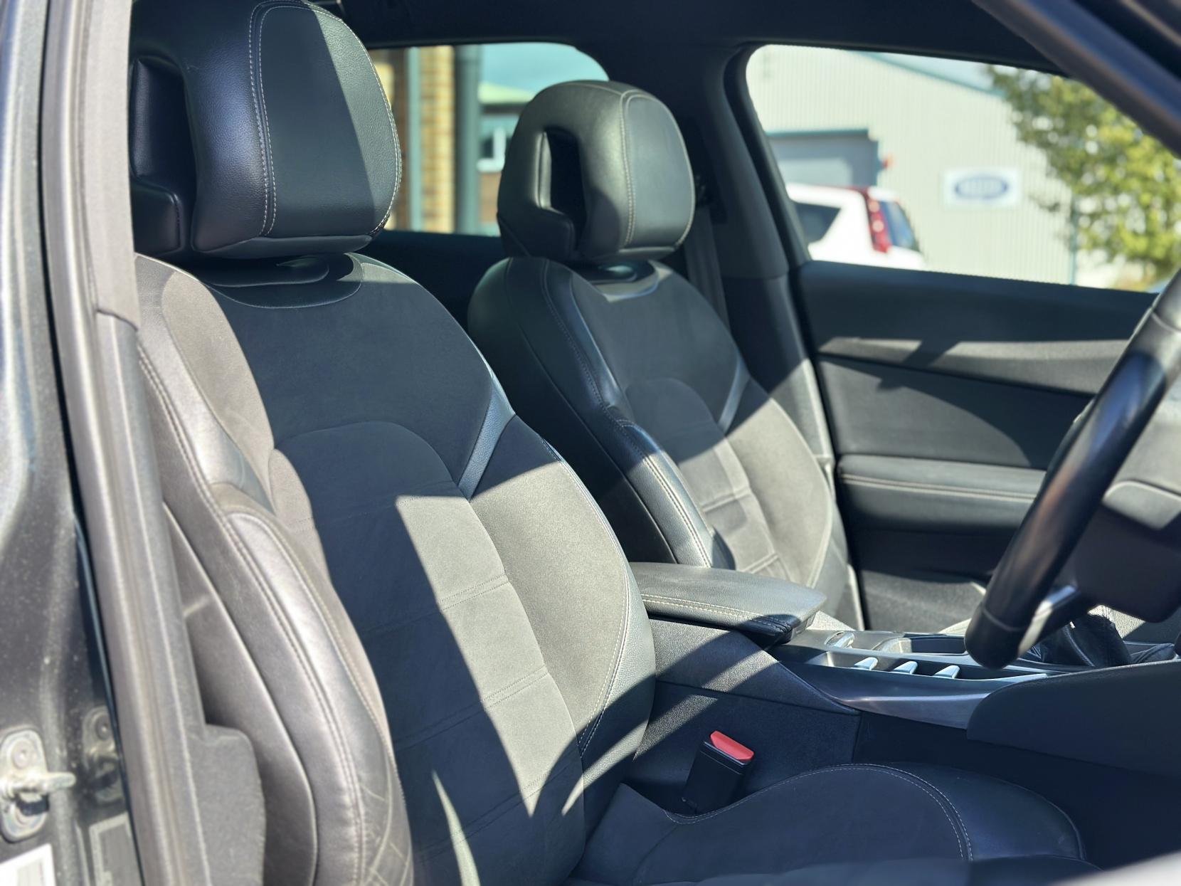 DS AUTOMOBILES DS 5 1.6 BlueHDi Elegance Hatchback 5dr Diesel Manual Euro 6 (s/s) (120 ps)