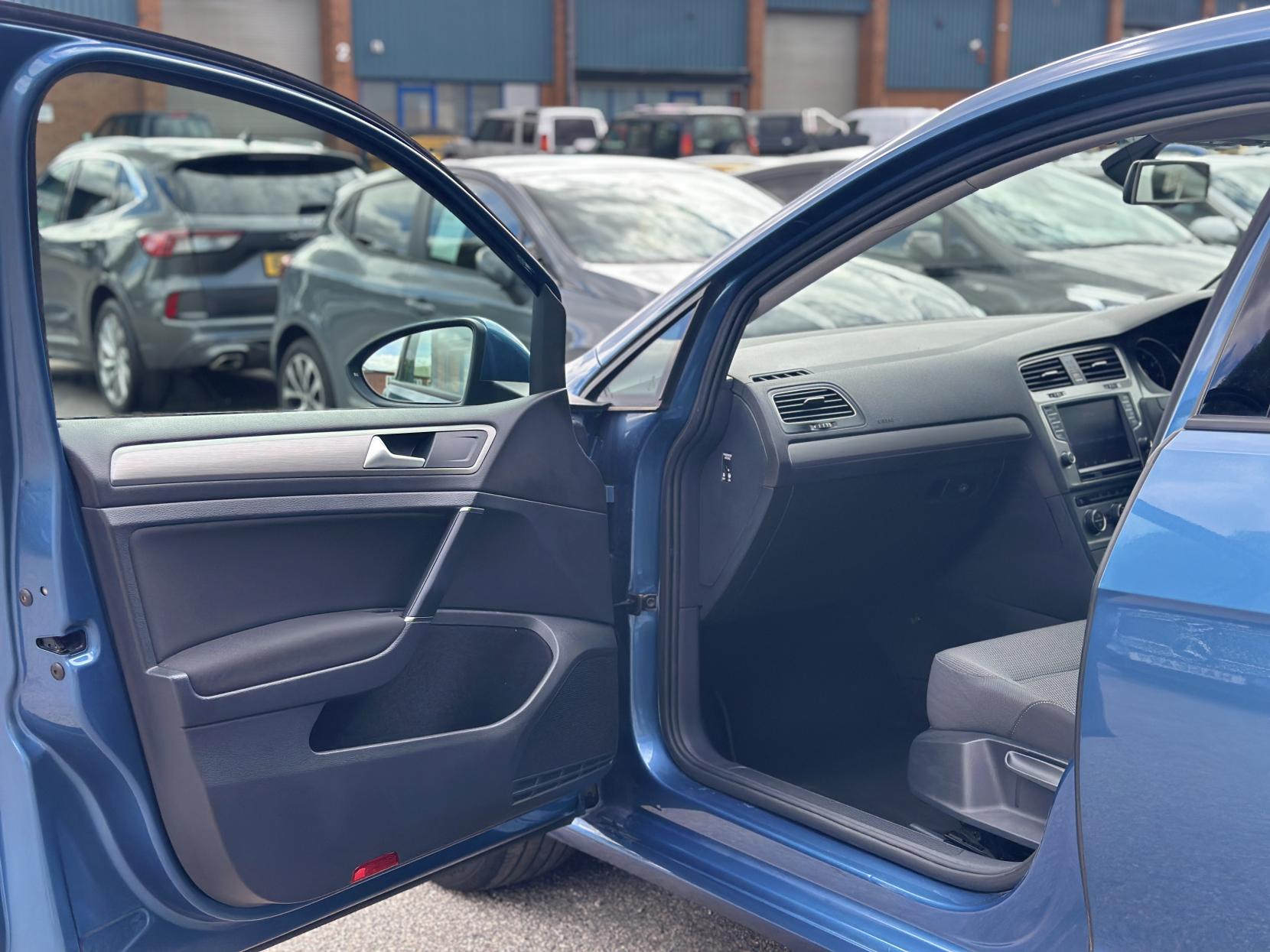 Volkswagen Golf 1.2 TSI BlueMotion Tech S Hatchback 5dr Petrol DSG Euro 5 (s/s) (105 ps)