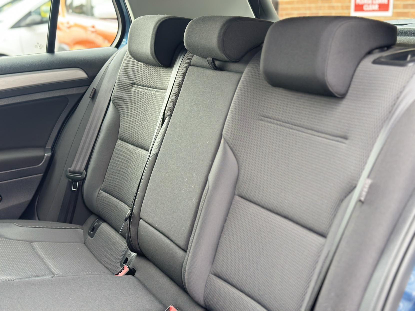 Volkswagen Golf 1.2 TSI BlueMotion Tech S Hatchback 5dr Petrol DSG Euro 5 (s/s) (105 ps)