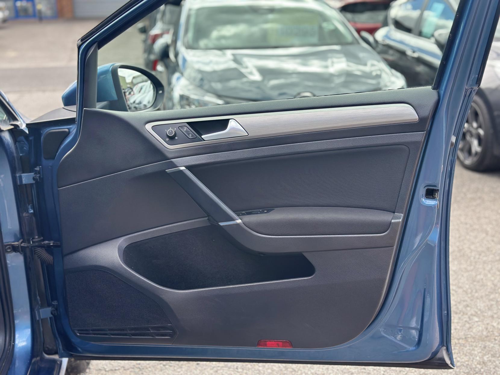 Volkswagen Golf 1.2 TSI BlueMotion Tech S Hatchback 5dr Petrol DSG Euro 5 (s/s) (105 ps)