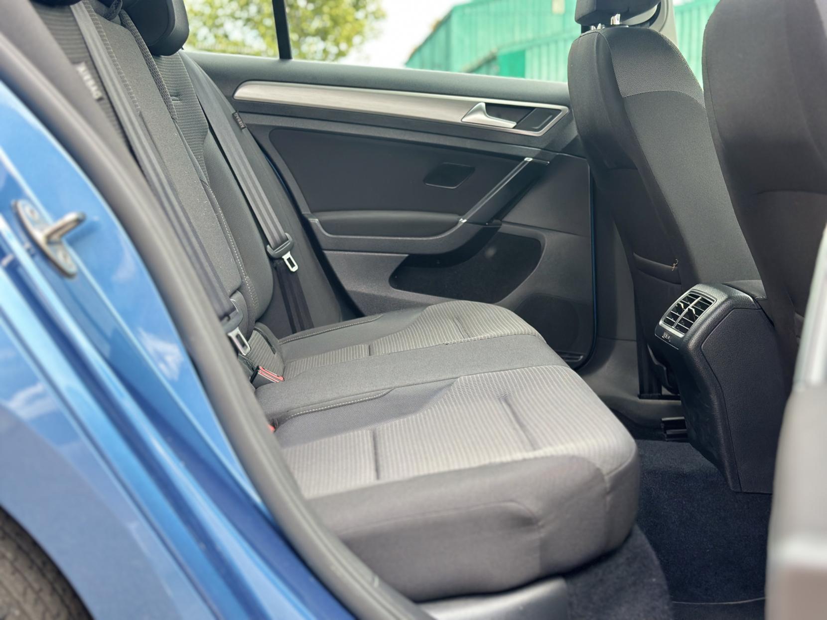 Volkswagen Golf 1.2 TSI BlueMotion Tech S Hatchback 5dr Petrol DSG Euro 5 (s/s) (105 ps)