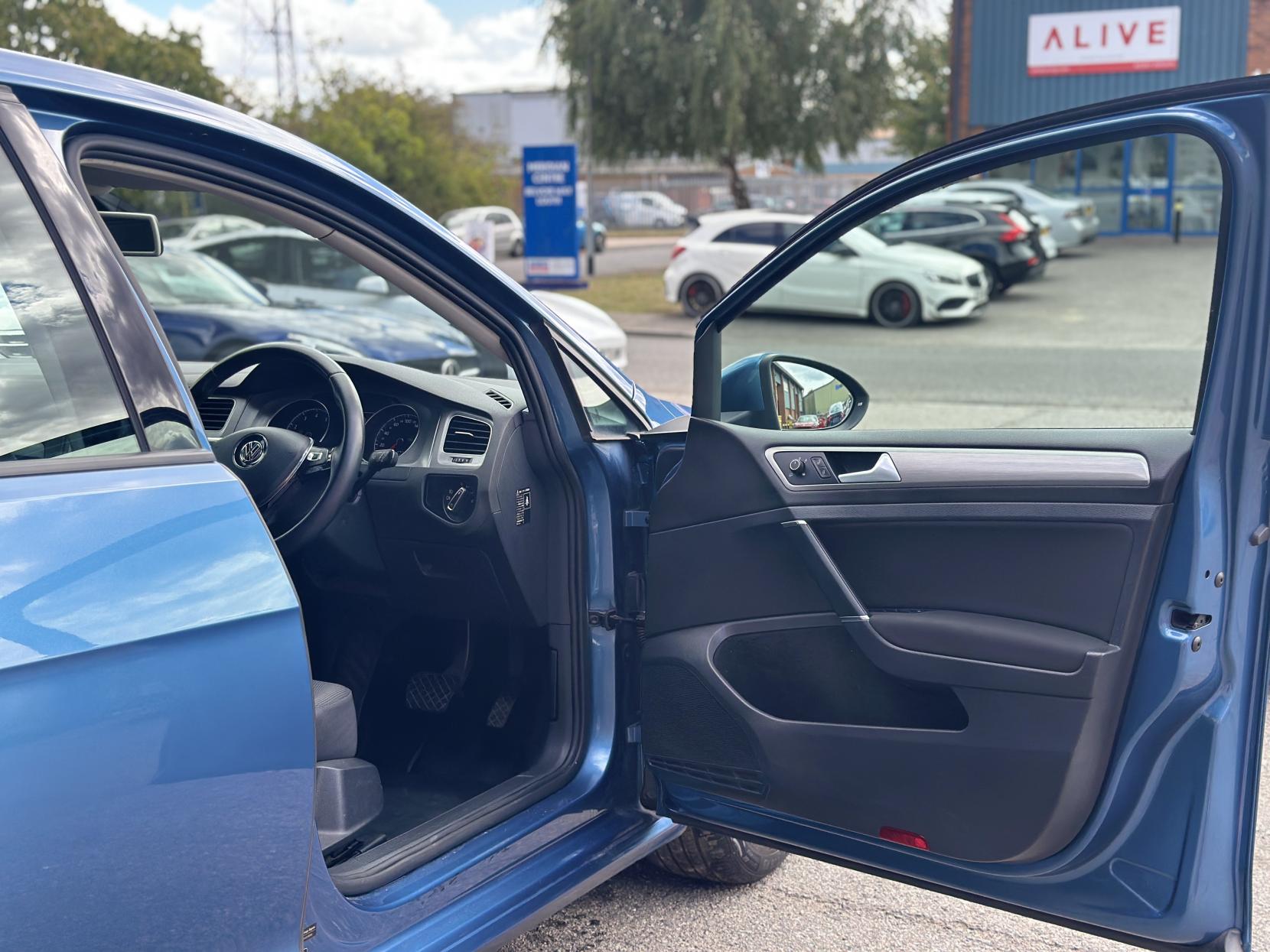 Volkswagen Golf 1.2 TSI BlueMotion Tech S Hatchback 5dr Petrol DSG Euro 5 (s/s) (105 ps)