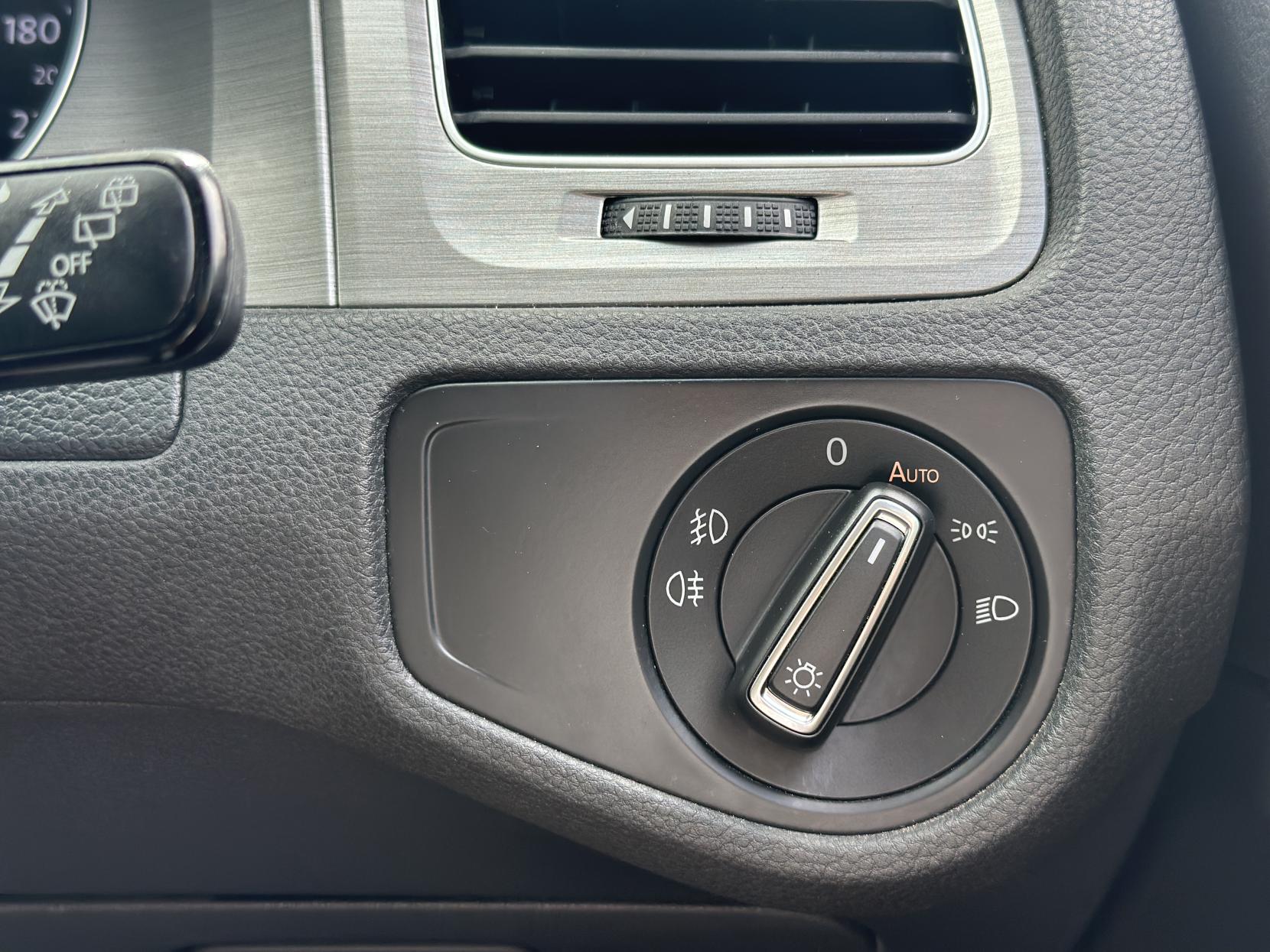 Volkswagen Golf 1.2 TSI BlueMotion Tech S Hatchback 5dr Petrol DSG Euro 5 (s/s) (105 ps)