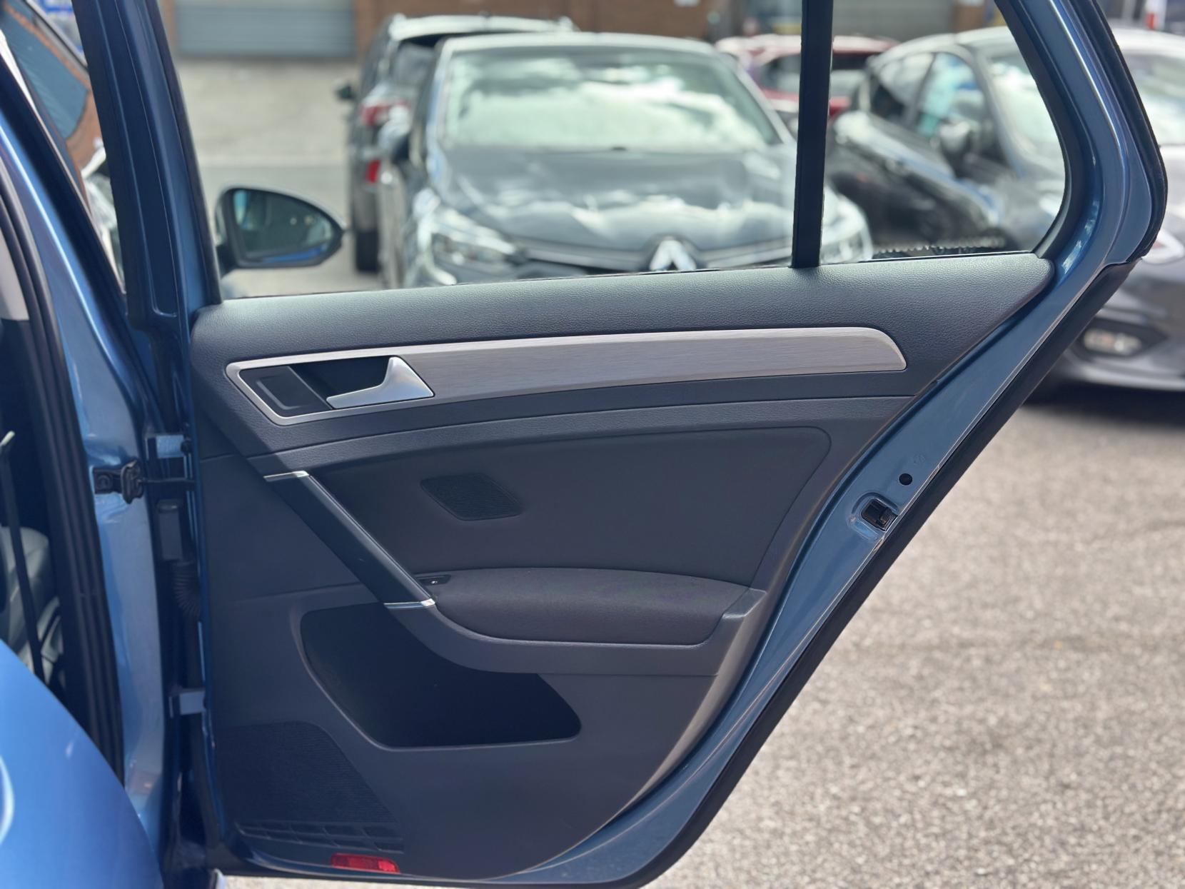 Volkswagen Golf 1.2 TSI BlueMotion Tech S Hatchback 5dr Petrol DSG Euro 5 (s/s) (105 ps)