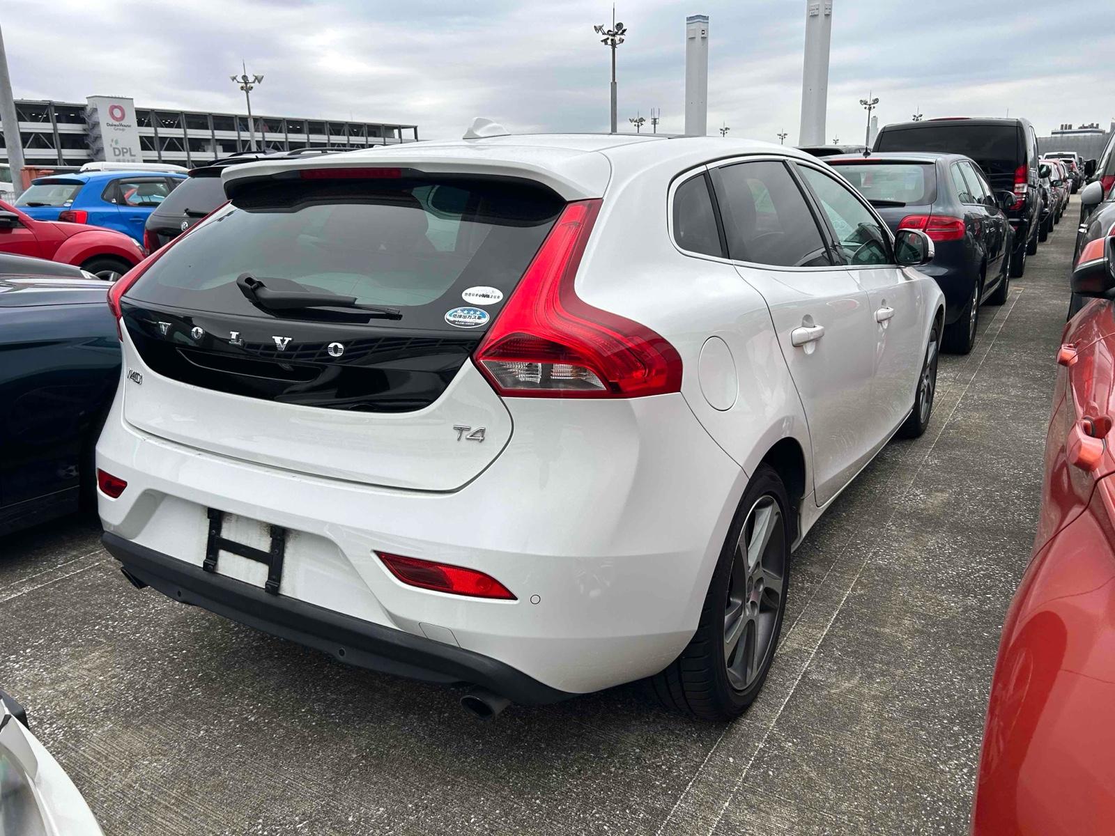 Volvo V40 1.6 V40 (2012)