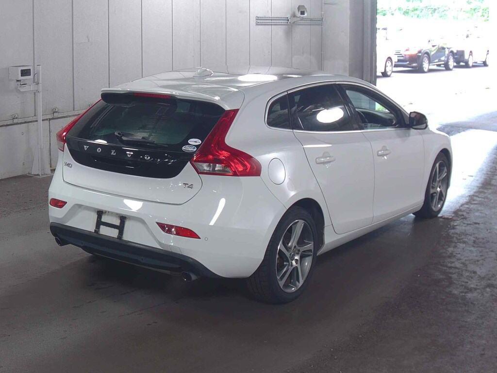 Volvo V40 1.6 V40 (2012)