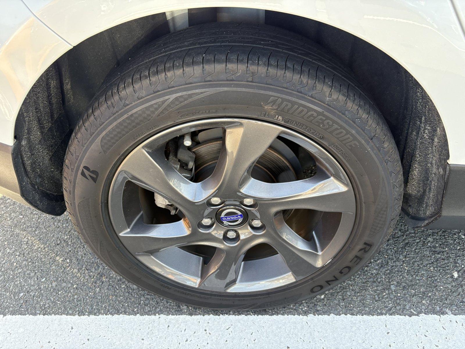 Volvo V40 Cross Country 2.0 T5 Lux Nav Hatchback 5dr Petrol Geartronic AWD Euro 6 (s/s) (245 ps)