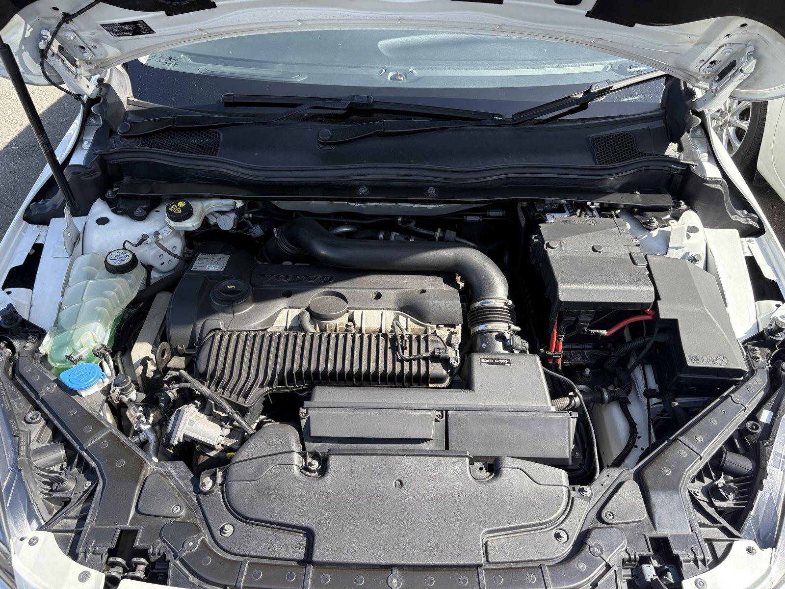 Volvo V40 Cross Country 2.0 T5 Lux Nav Hatchback 5dr Petrol Geartronic AWD Euro 6 (s/s) (245 ps)