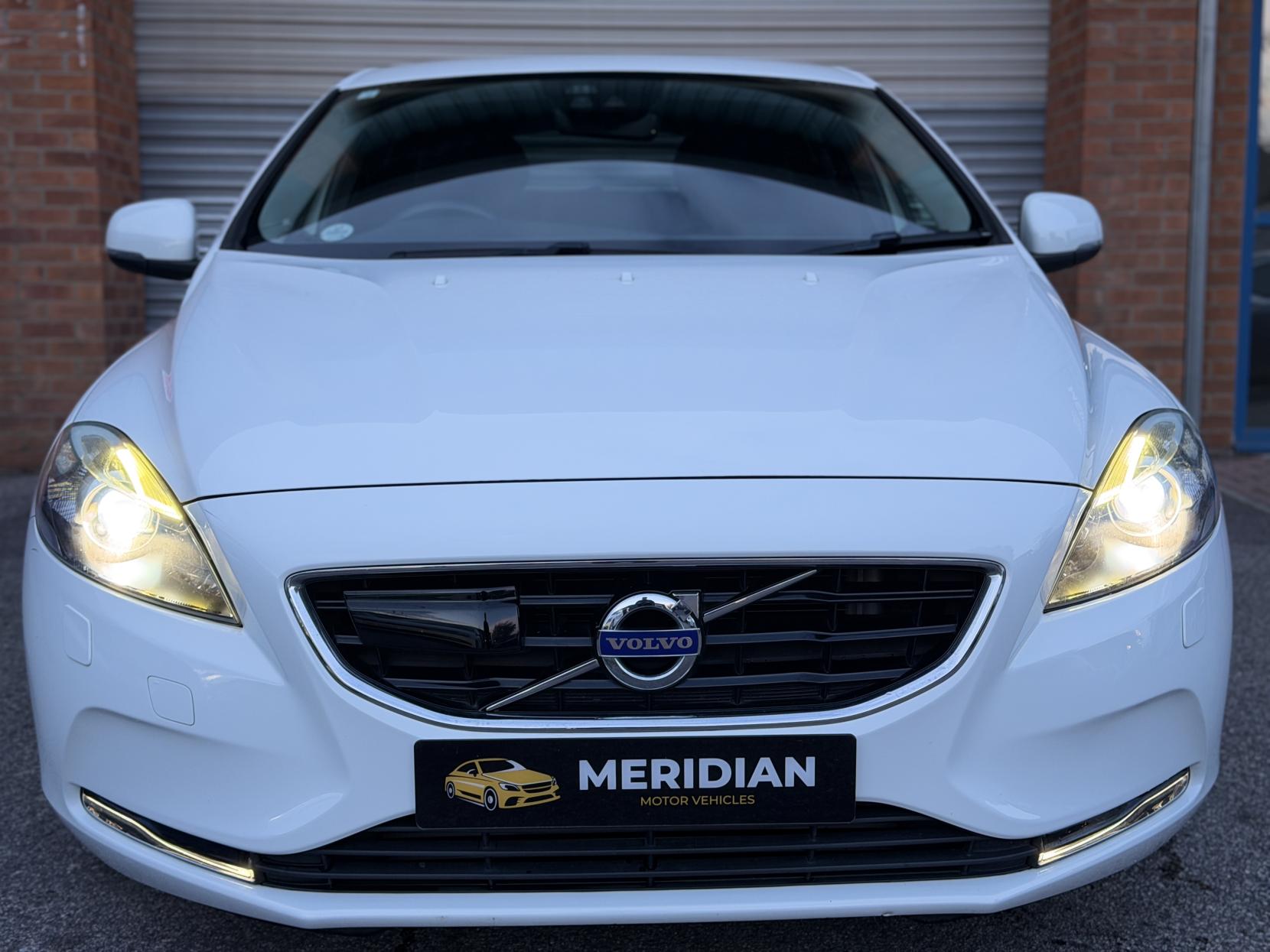 Volvo V40 2.0 D4 SE Nav Hatchback 5dr Diesel Geartronic Euro 6 (s/s) (190 ps)