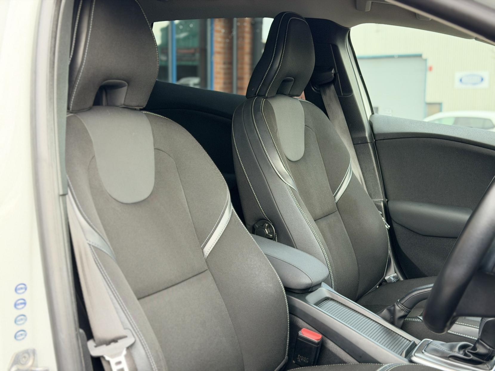 Volvo V40 2.0 D4 SE Nav Hatchback 5dr Diesel Geartronic Euro 6 (s/s) (190 ps)