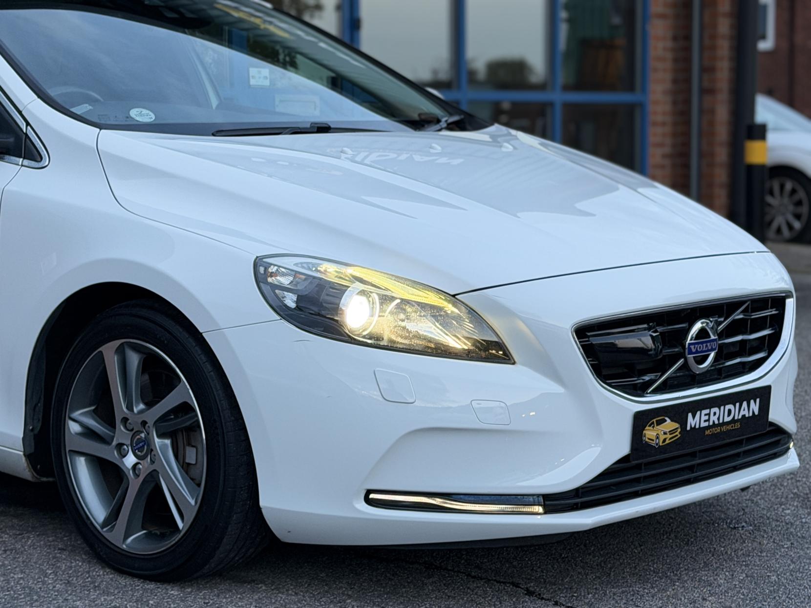 Volvo V40 2.0 D4 SE Nav Hatchback 5dr Diesel Geartronic Euro 6 (s/s) (190 ps)