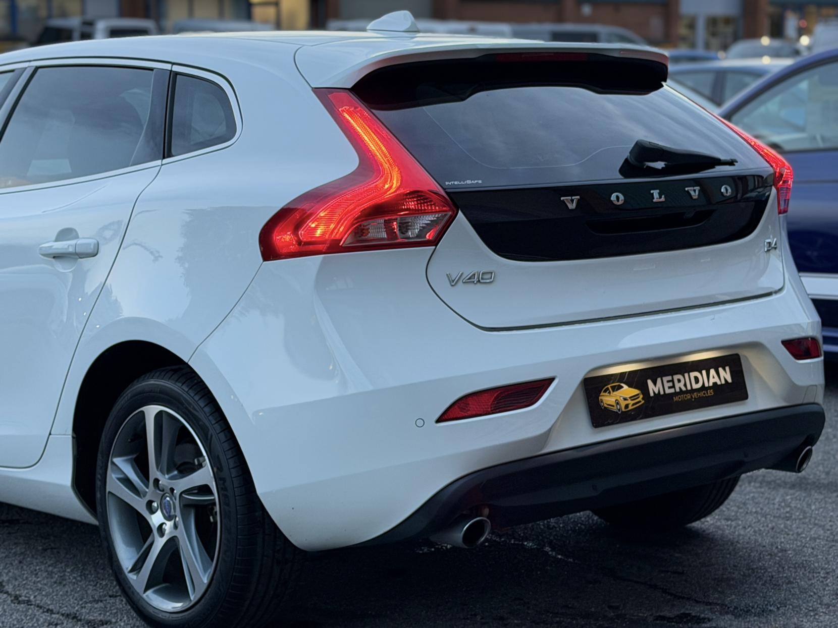 Volvo V40 2.0 D4 SE Nav Hatchback 5dr Diesel Geartronic Euro 6 (s/s) (190 ps)