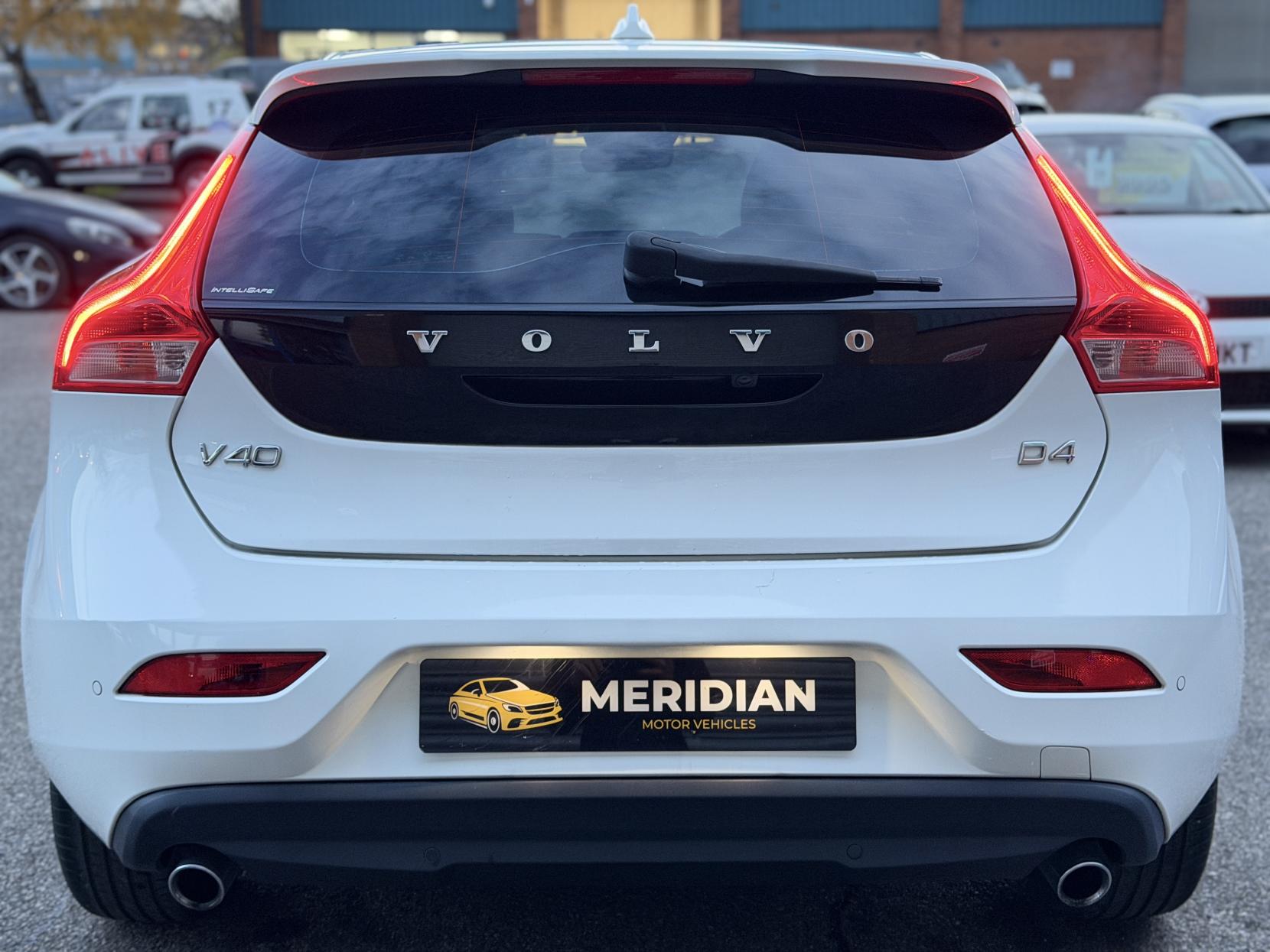 Volvo V40 2.0 D4 SE Nav Hatchback 5dr Diesel Geartronic Euro 6 (s/s) (190 ps)