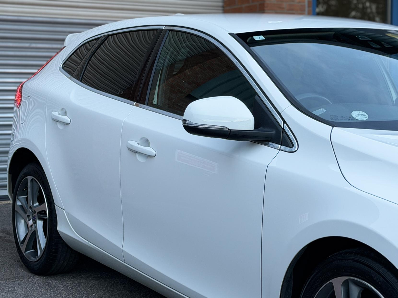 Volvo V40 2.0 D4 SE Nav Hatchback 5dr Diesel Geartronic Euro 6 (s/s) (190 ps)