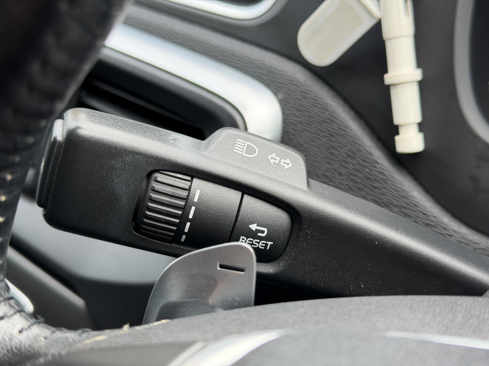 Volvo V40 2.0 D4 SE Nav Hatchback 5dr Diesel Geartronic Euro 6 (s/s) (190 ps)