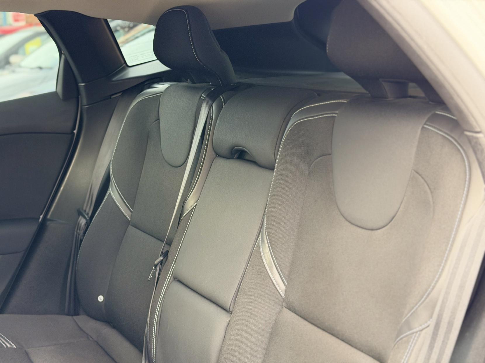 Volvo V40 2.0 D4 SE Nav Hatchback 5dr Diesel Geartronic Euro 6 (s/s) (190 ps)