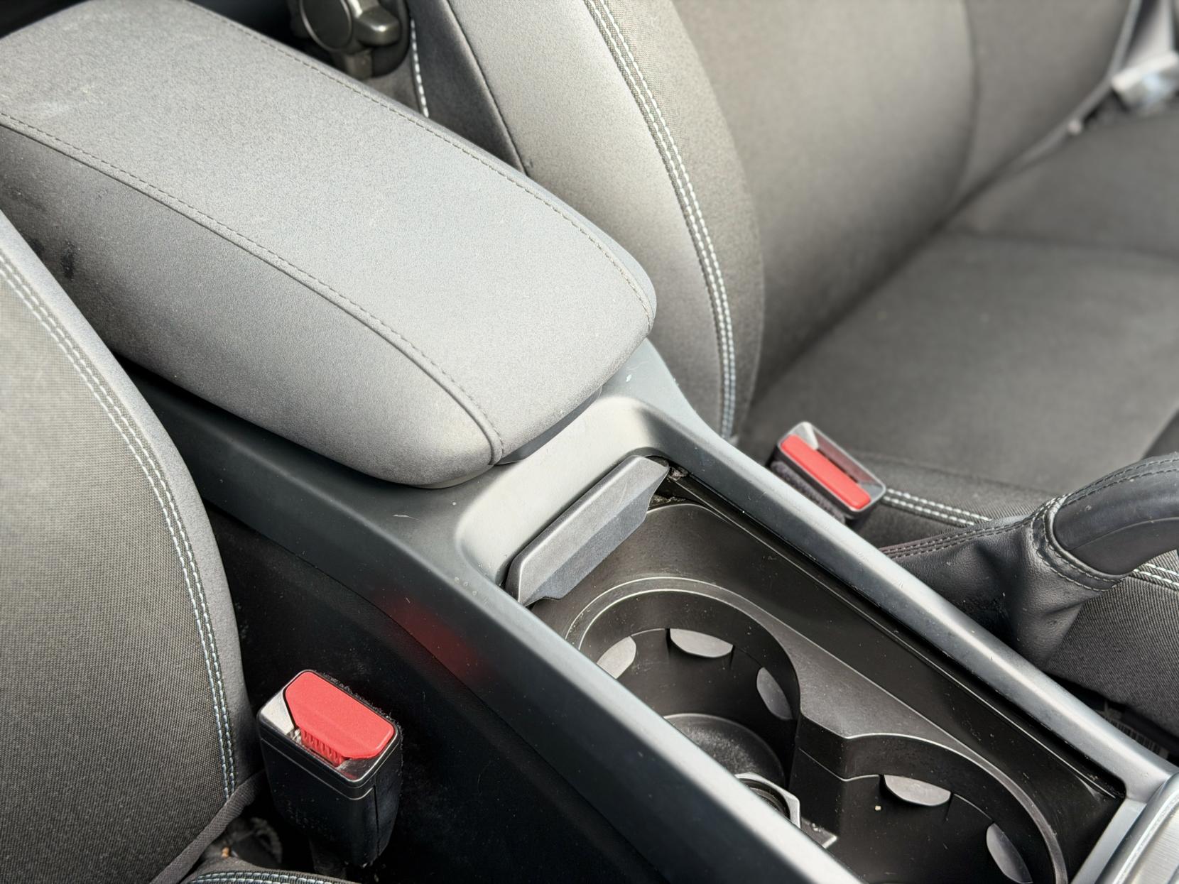 Volvo V40 2.0 D4 SE Nav Hatchback 5dr Diesel Geartronic Euro 6 (s/s) (190 ps)