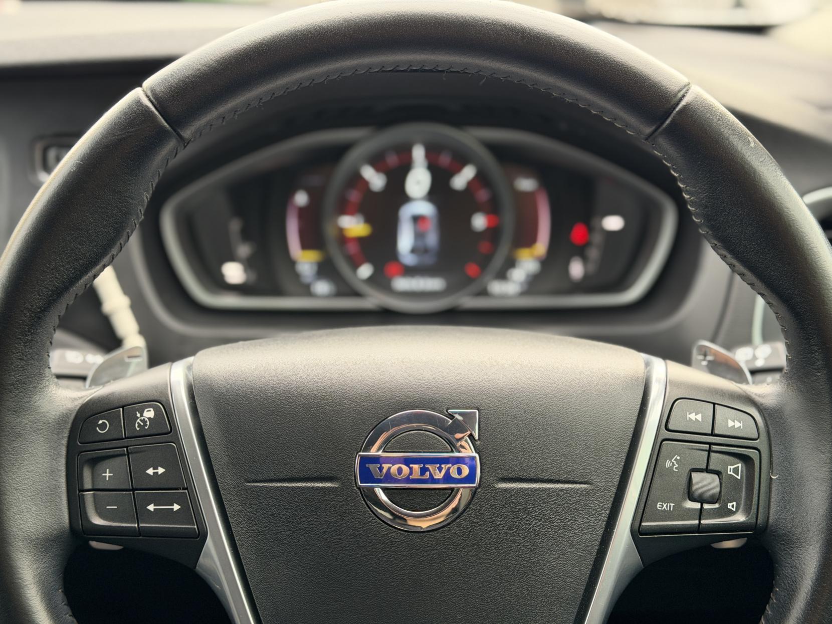 Volvo V40 2.0 D4 SE Nav Hatchback 5dr Diesel Geartronic Euro 6 (s/s) (190 ps)