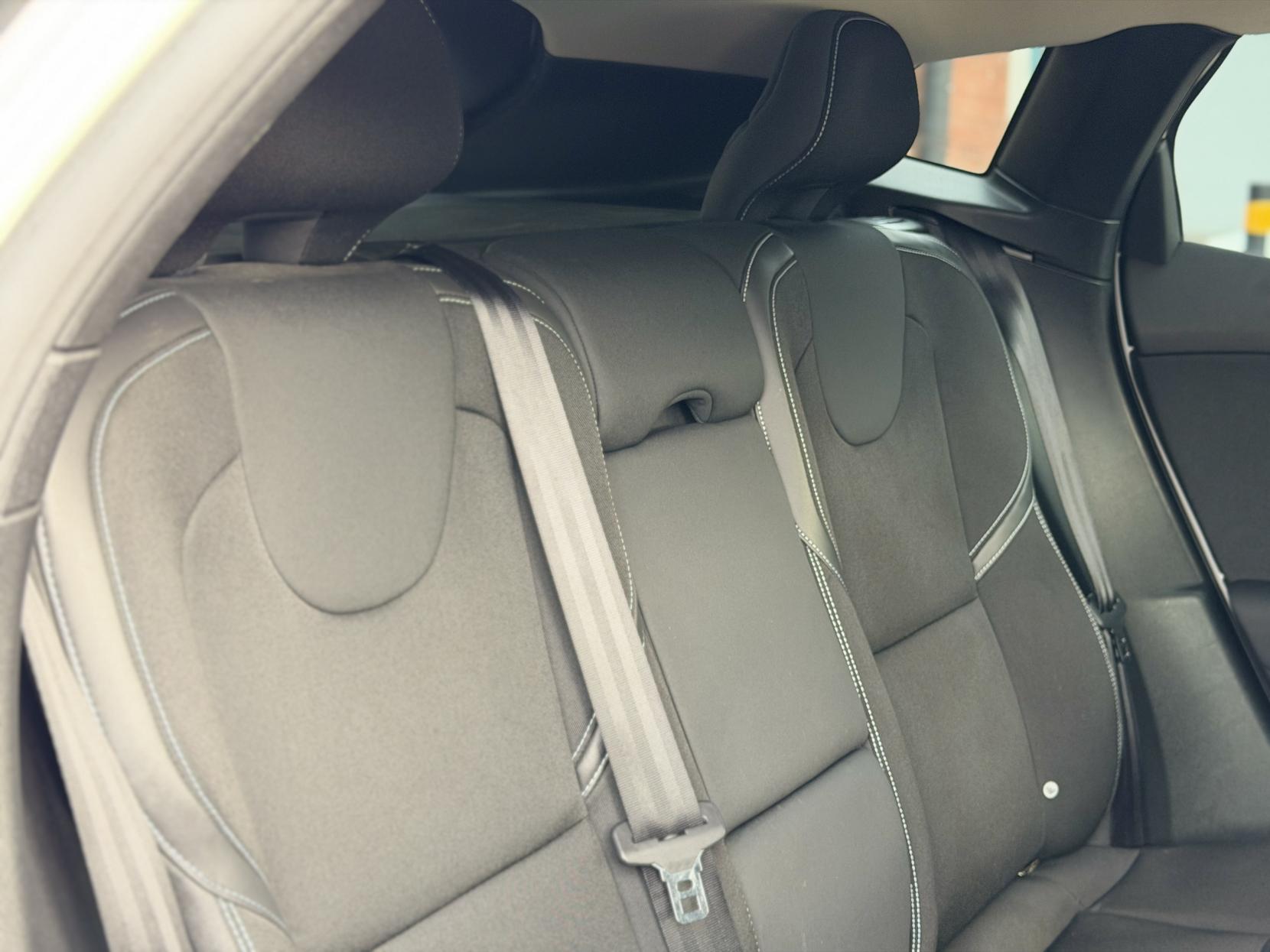 Volvo V40 2.0 D4 SE Nav Hatchback 5dr Diesel Geartronic Euro 6 (s/s) (190 ps)