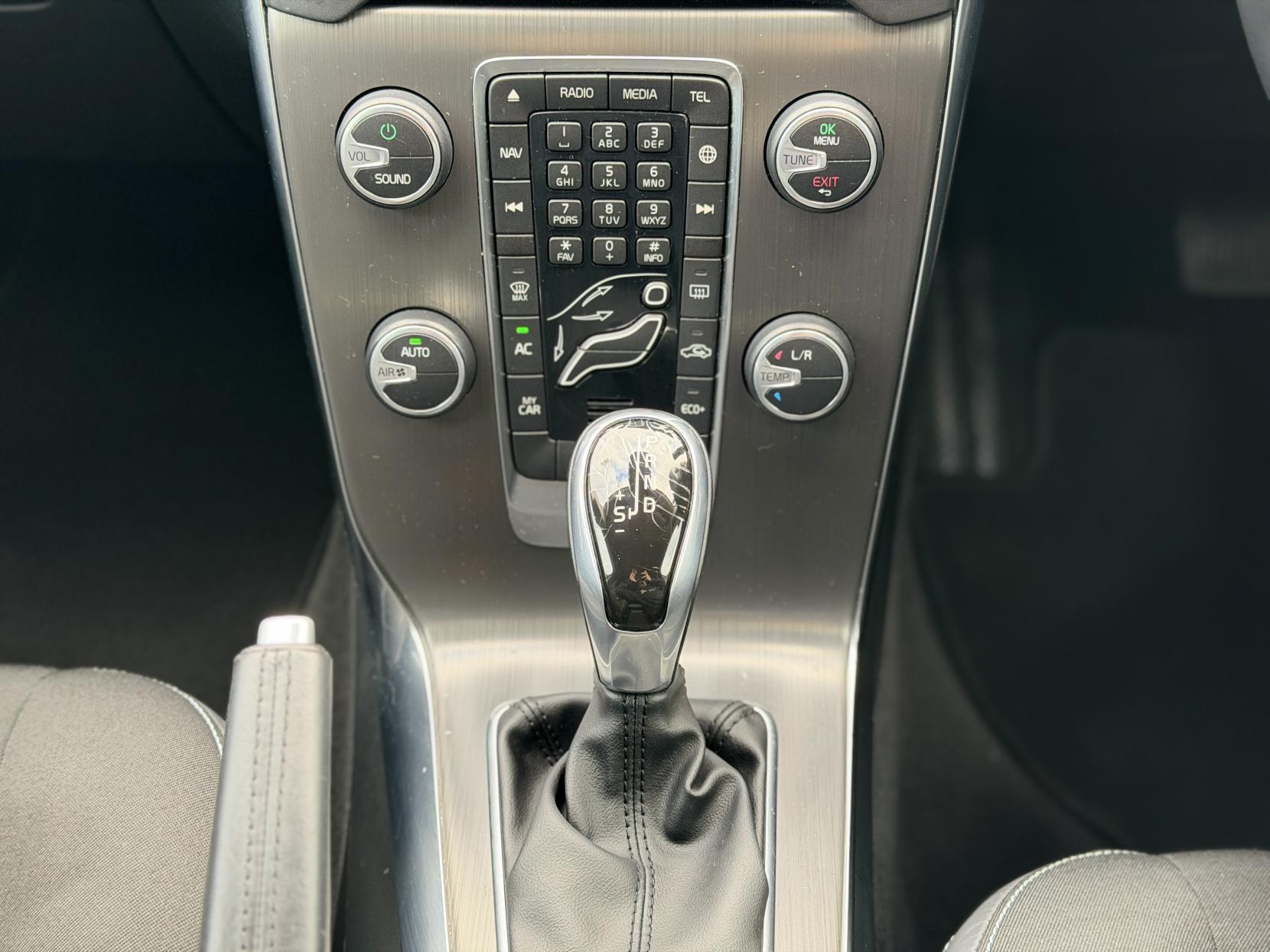 Volvo V40 2.0 D4 SE Nav Hatchback 5dr Diesel Geartronic Euro 6 (s/s) (190 ps)