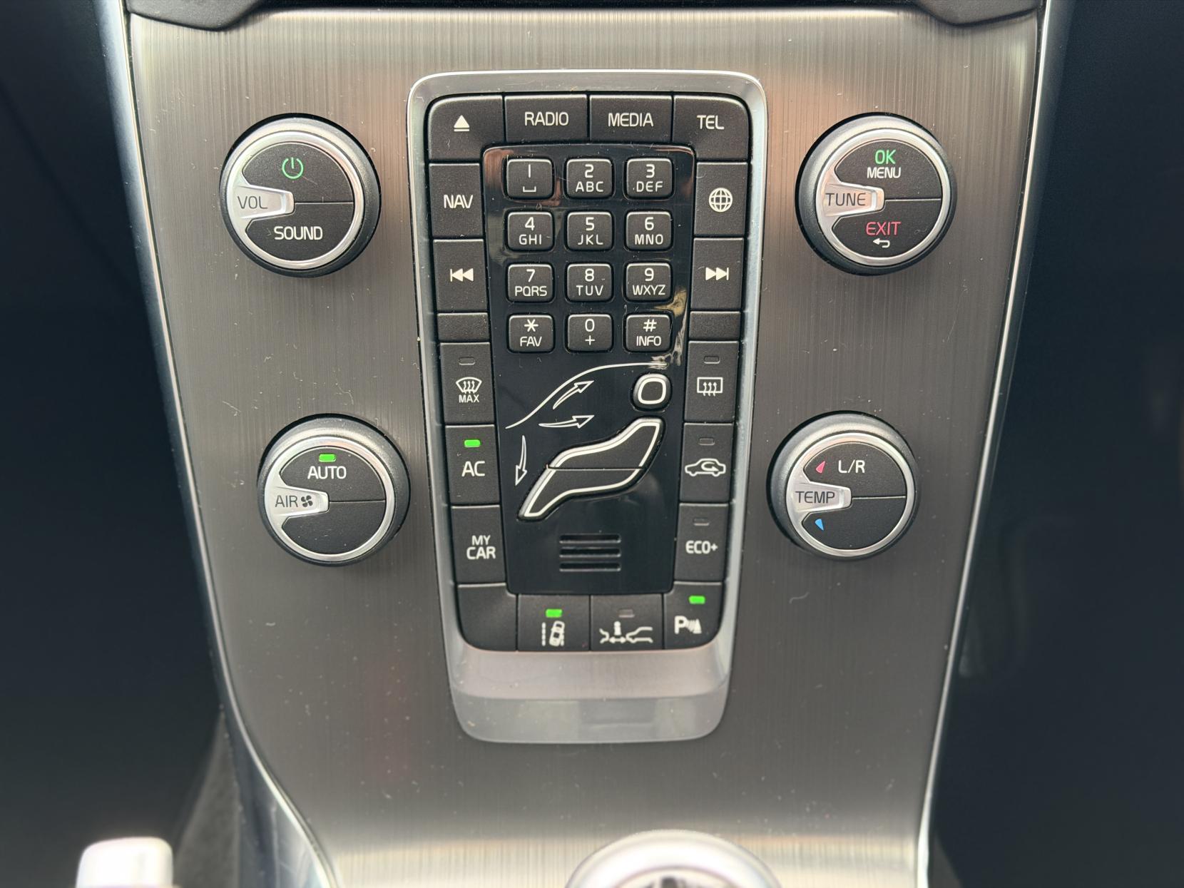 Volvo V40 2.0 D4 SE Nav Hatchback 5dr Diesel Geartronic Euro 6 (s/s) (190 ps)