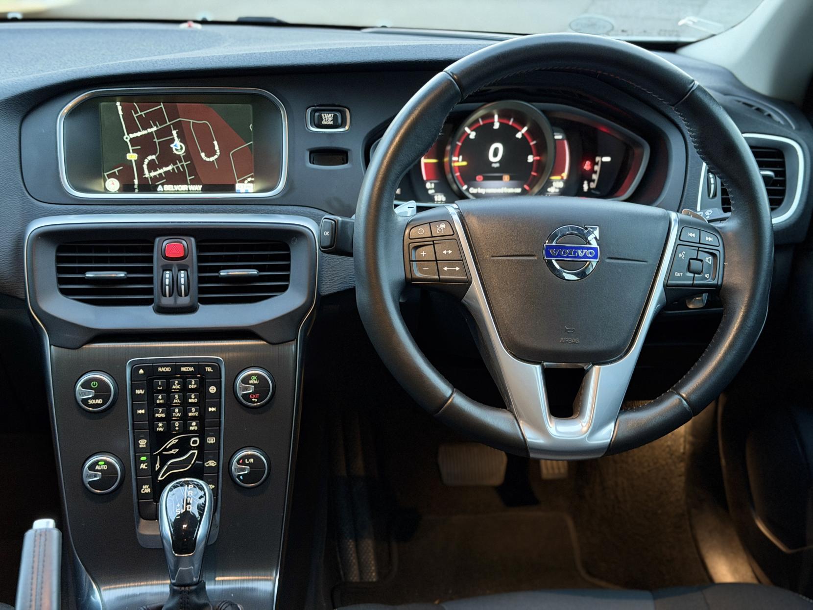 Volvo V40 2.0 D4 SE Nav Hatchback 5dr Diesel Geartronic Euro 6 (s/s) (190 ps)