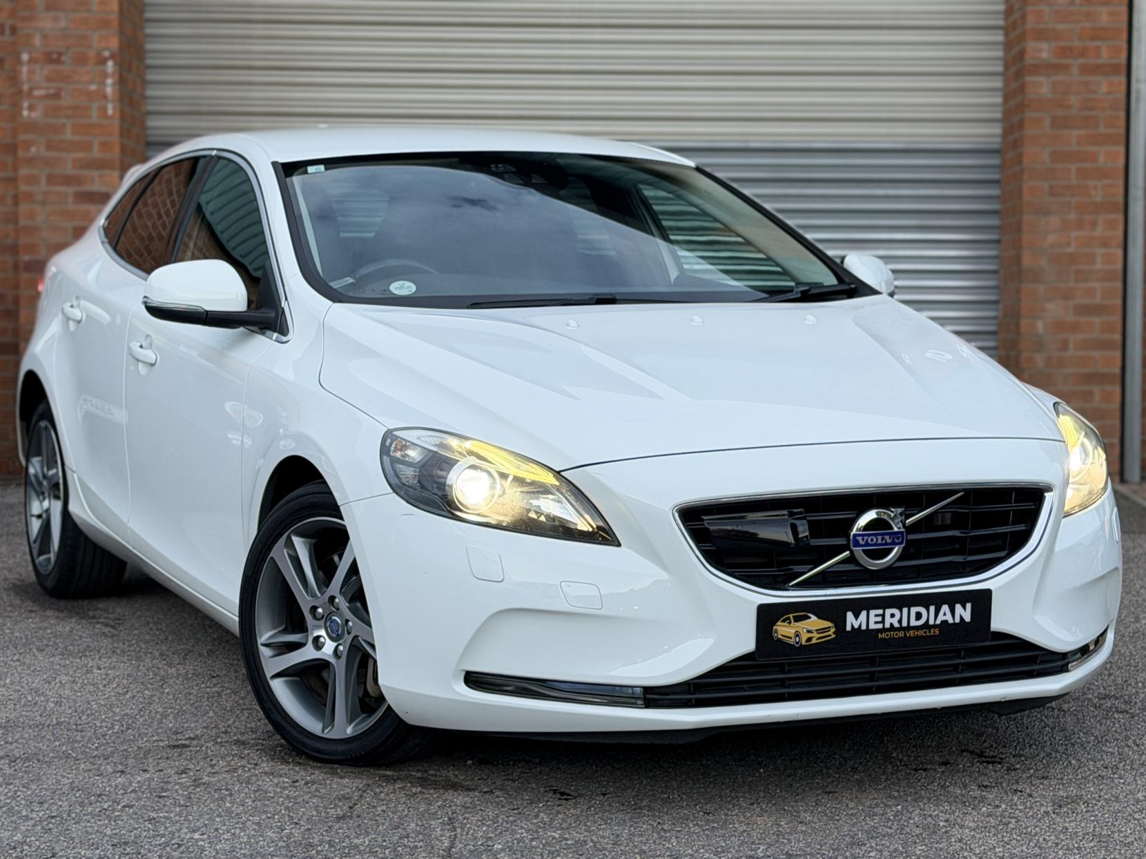 Volvo V40 2.0 D4 SE Nav Hatchback 5dr Diesel Geartronic Euro 6 (s/s) (190 ps)
