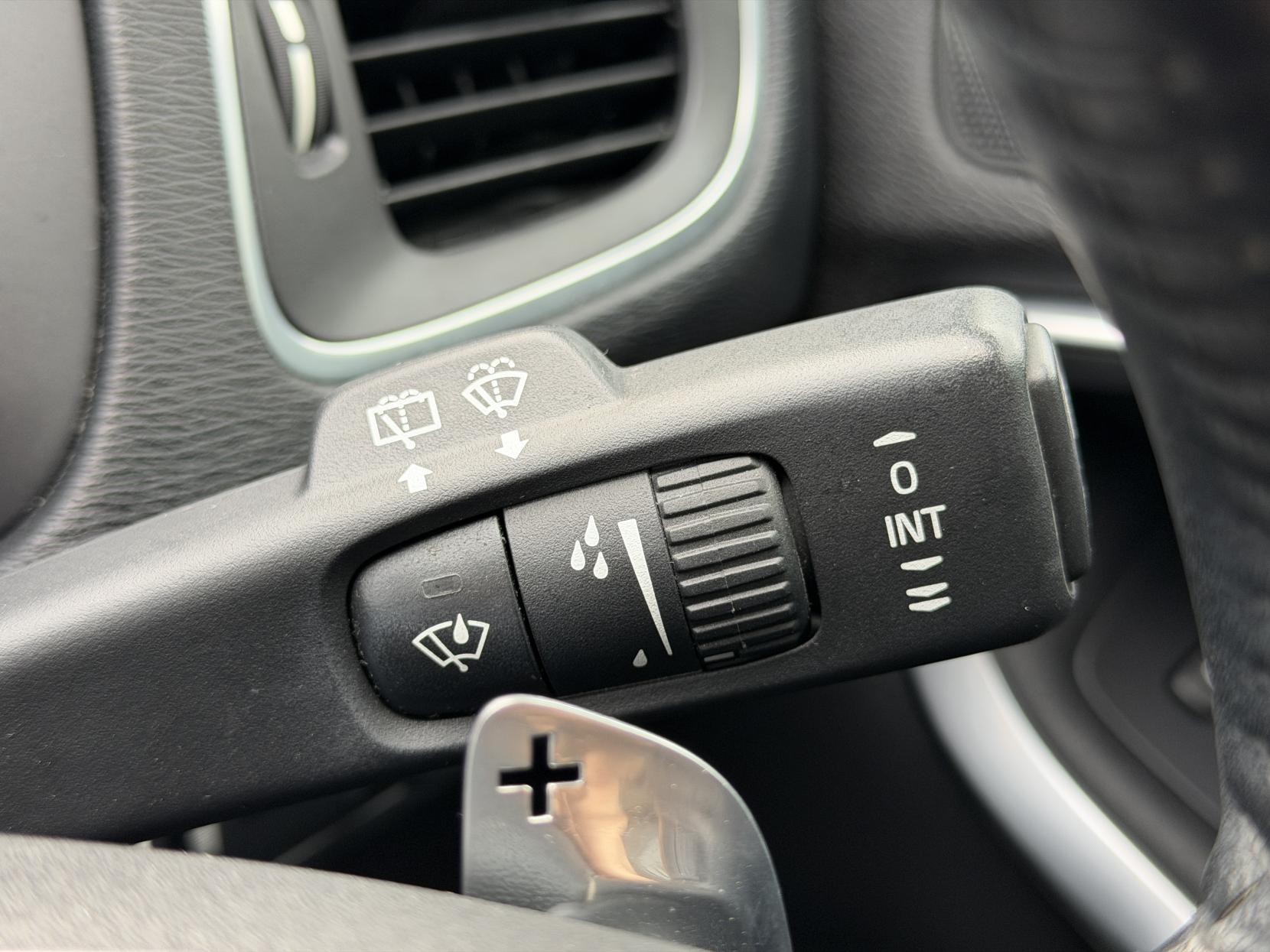 Volvo V40 2.0 D4 SE Nav Hatchback 5dr Diesel Geartronic Euro 6 (s/s) (190 ps)