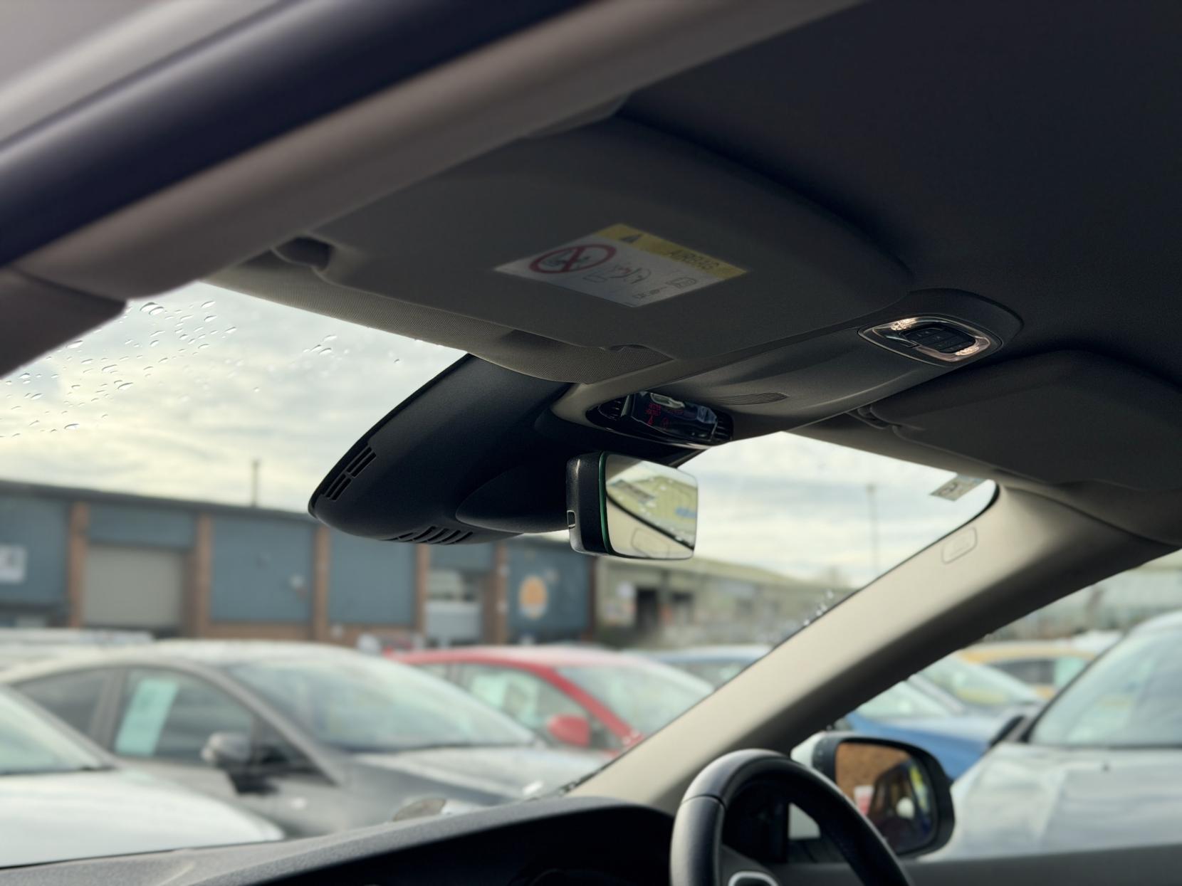 Volvo V40 2.0 D4 SE Nav Hatchback 5dr Diesel Geartronic Euro 6 (s/s) (190 ps)