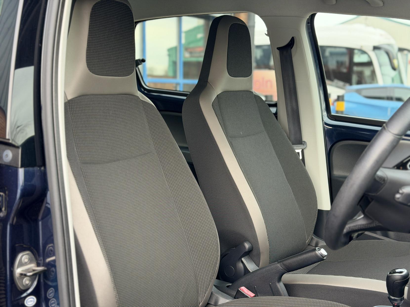 Volkswagen up! 1.0 High up! Hatchback 5dr Petrol ASG Euro 6 (75 ps)