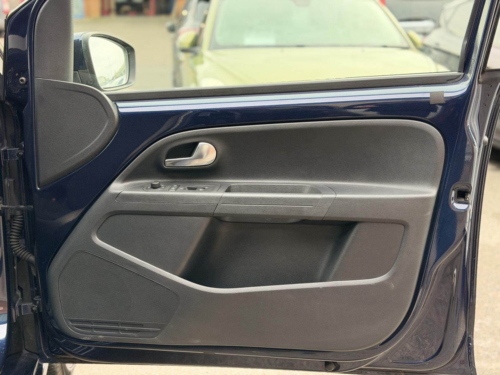 Volkswagen up! 1.0 High up! Hatchback 5dr Petrol ASG Euro 6 (75 ps)