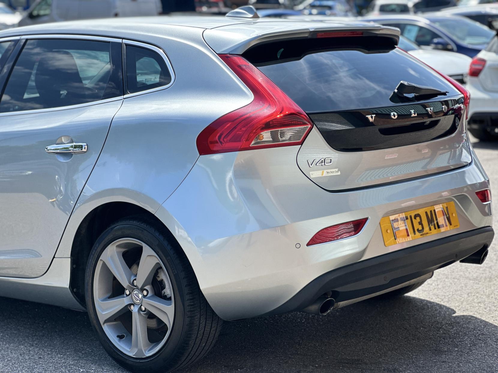 Volvo V40 1.6 T4 SE Lux Nav Hatchback 5dr Petrol Powershift Euro 5 (s/s) (180 ps)