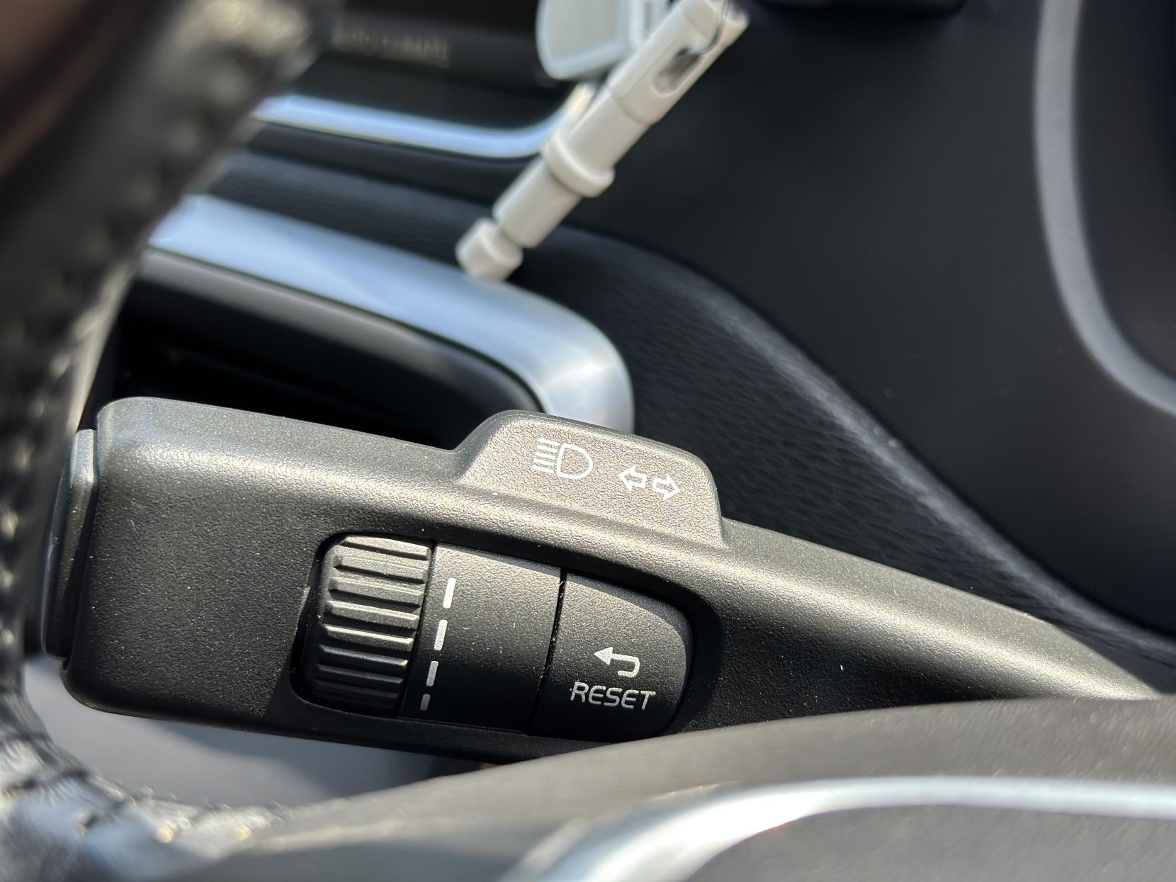 Volvo V40 1.6 T4 SE Lux Nav Hatchback 5dr Petrol Powershift Euro 5 (s/s) (180 ps)