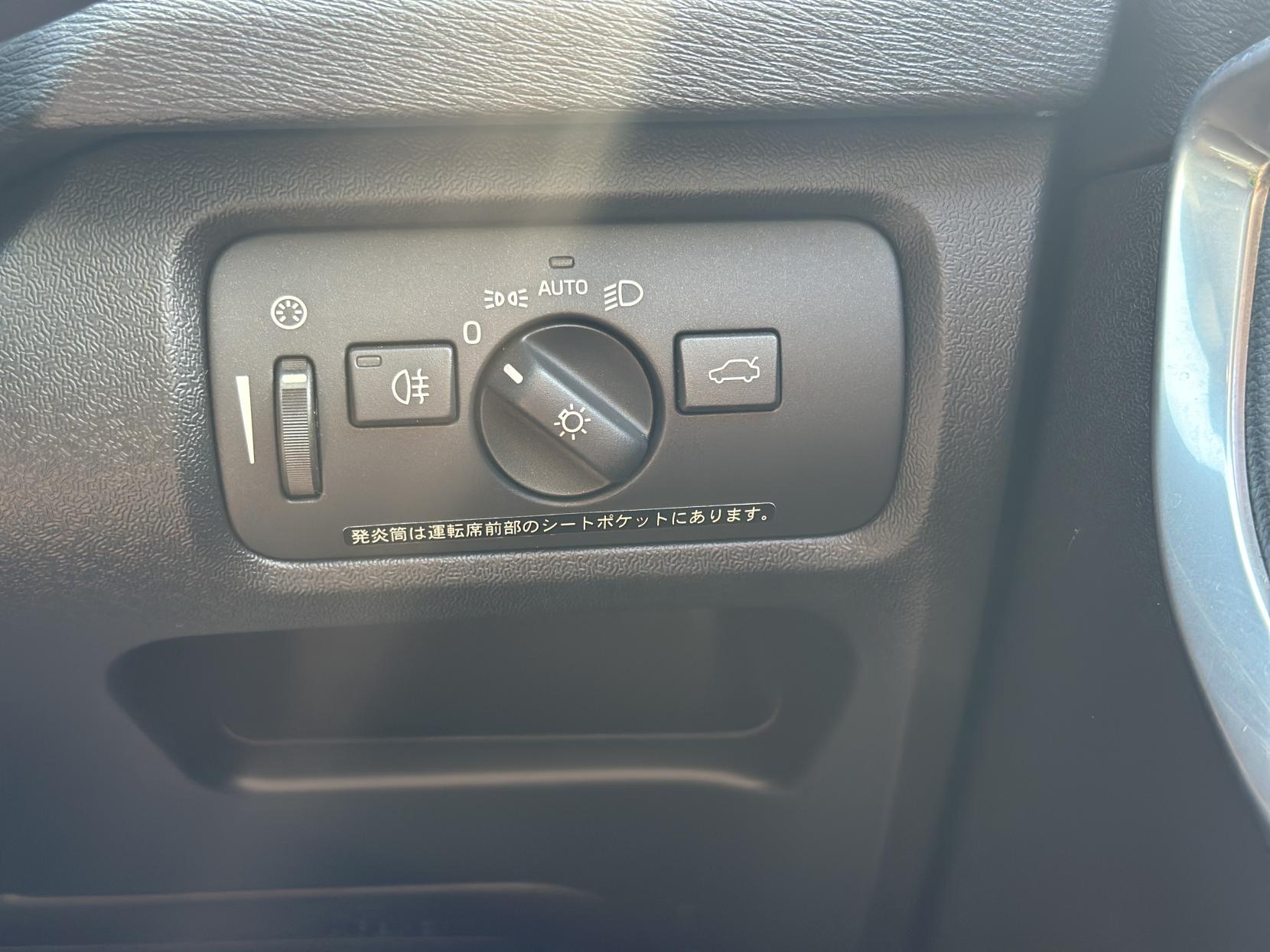 Volvo V40 1.6 T4 SE Lux Nav Hatchback 5dr Petrol Powershift Euro 5 (s/s) (180 ps)