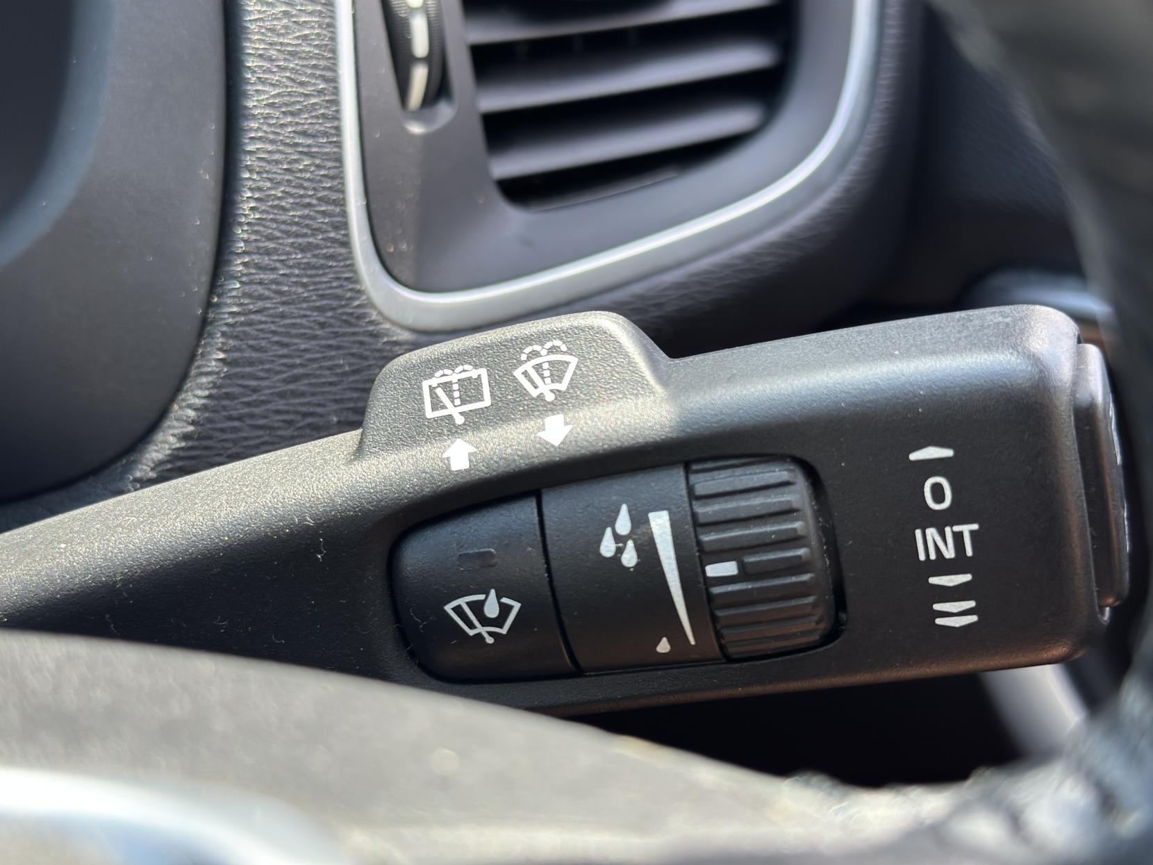 Volvo V40 1.6 T4 SE Lux Nav Hatchback 5dr Petrol Powershift Euro 5 (s/s) (180 ps)