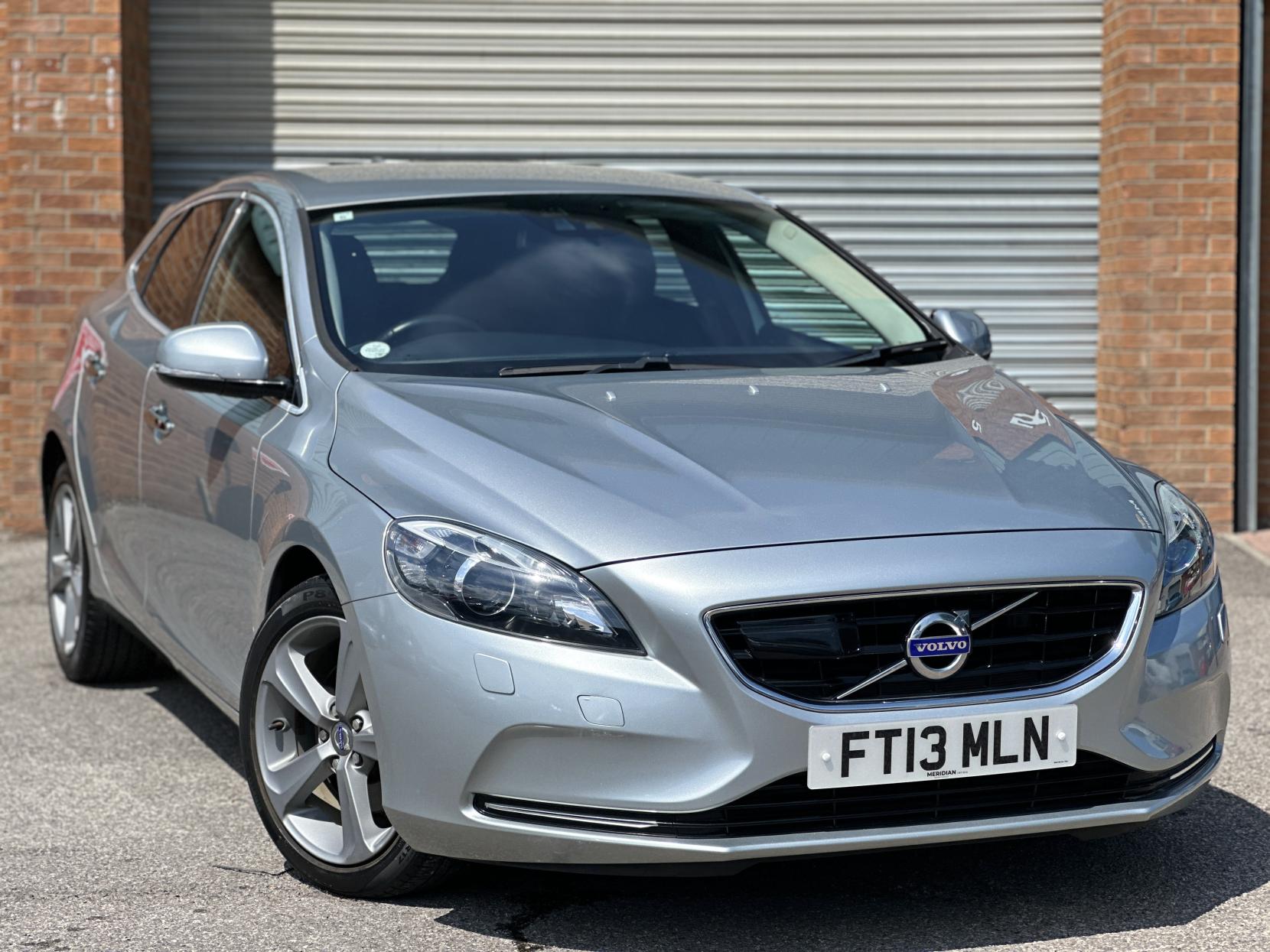Volvo V40 1.6 T4 SE Lux Nav Hatchback 5dr Petrol Powershift Euro 5 (s/s) (180 ps)