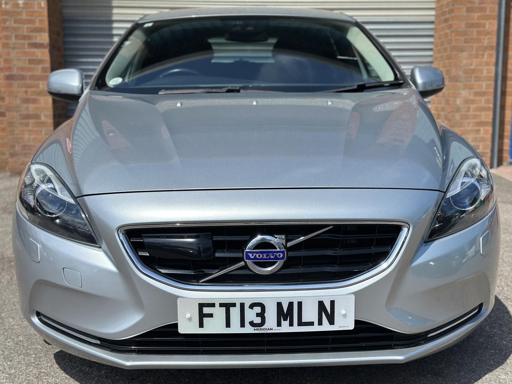 Volvo V40 1.6 T4 SE Lux Nav Hatchback 5dr Petrol Powershift Euro 5 (s/s) (180 ps)