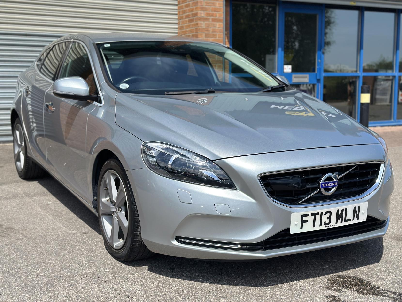 Volvo V40 1.6 T4 SE Lux Nav Hatchback 5dr Petrol Powershift Euro 5 (s/s) (180 ps)