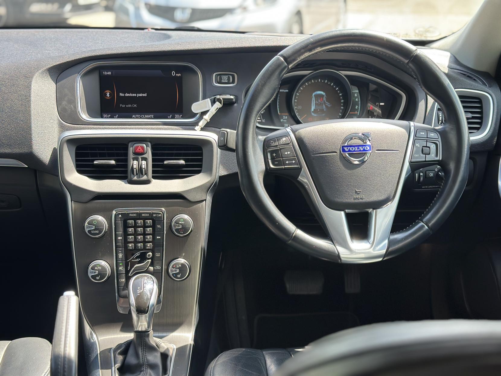 Volvo V40 1.6 T4 SE Lux Nav Hatchback 5dr Petrol Powershift Euro 5 (s/s) (180 ps)