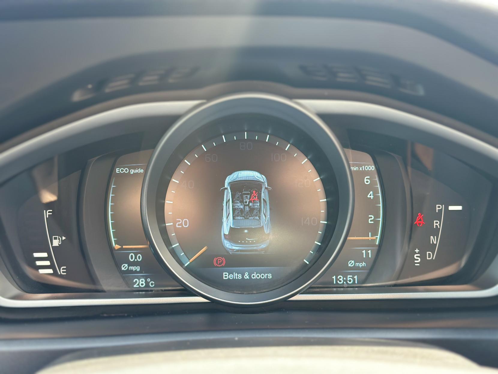 Volvo V40 1.6 T4 SE Lux Nav Hatchback 5dr Petrol Powershift Euro 5 (s/s) (180 ps)