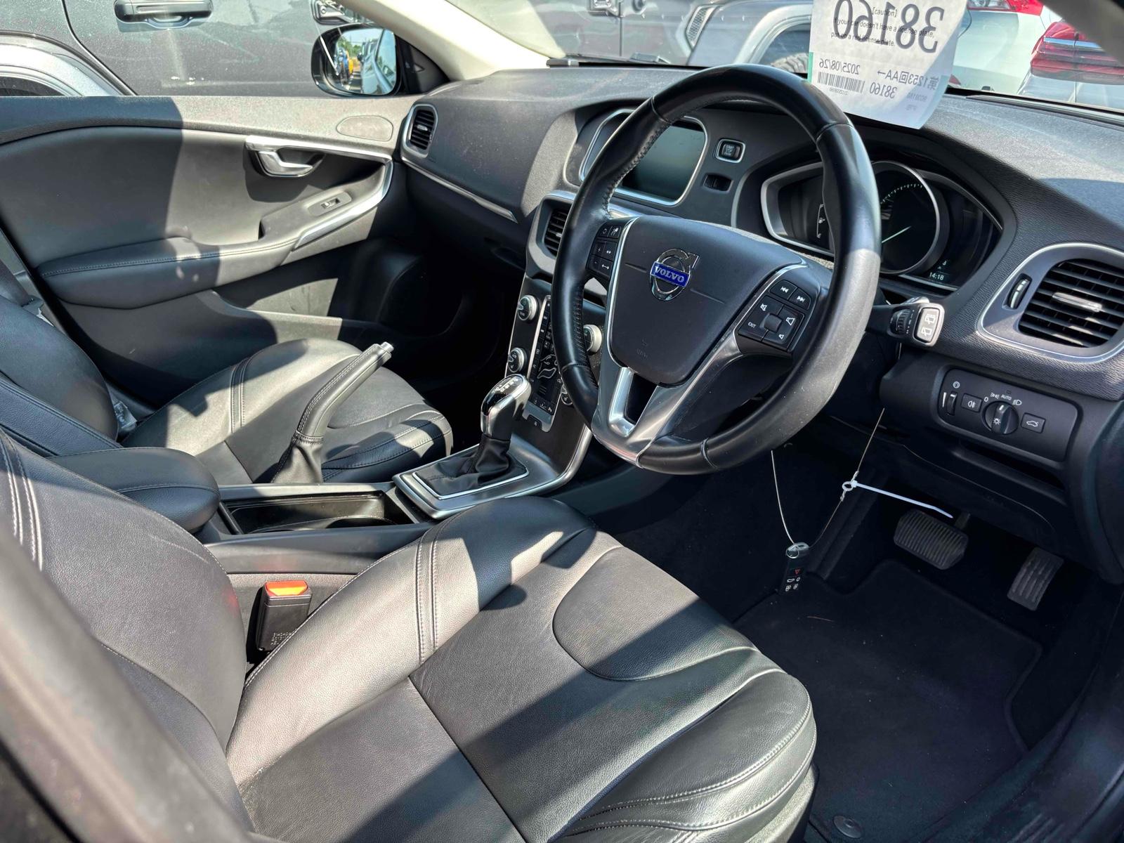 Volvo V40 1.6 T4 SE Lux Nav Hatchback 5dr Petrol Powershift Euro 5 (s/s) (180 ps)