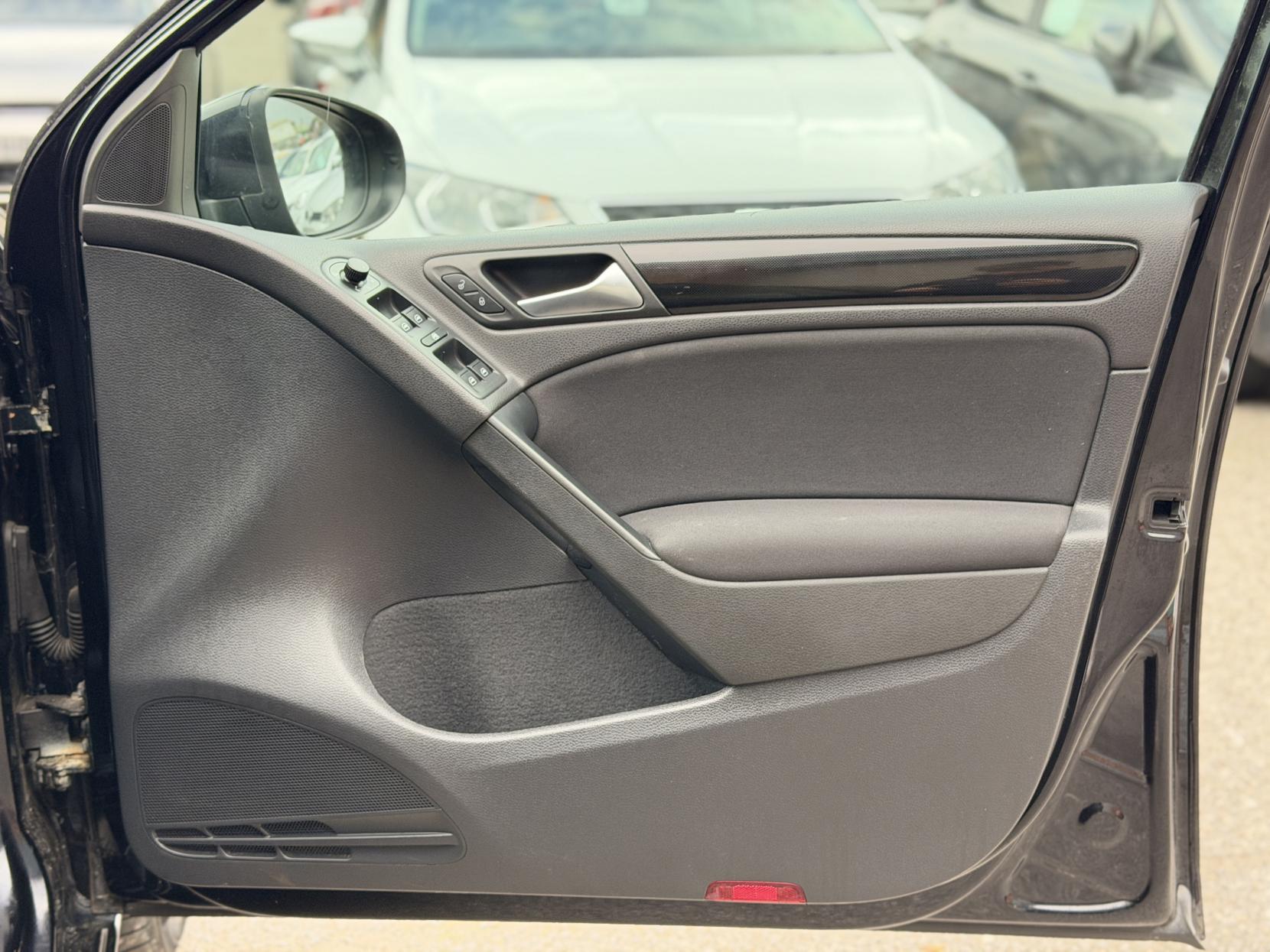 Volkswagen Golf 2.0 TDI SE Hatchback 5dr Diesel DSG Euro 5 (140 ps)