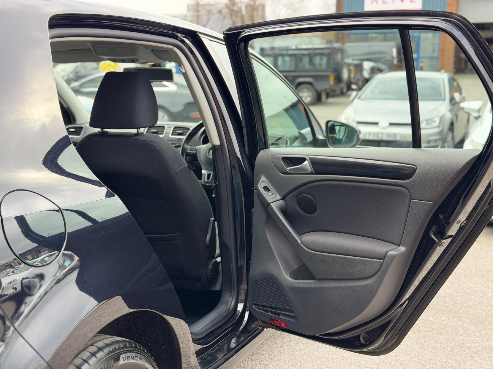 Volkswagen Golf 2.0 TDI SE Hatchback 5dr Diesel DSG Euro 5 (140 ps)