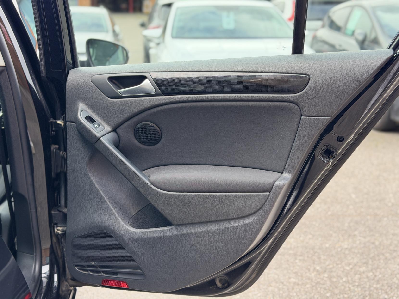 Volkswagen Golf 2.0 TDI SE Hatchback 5dr Diesel DSG Euro 5 (140 ps)